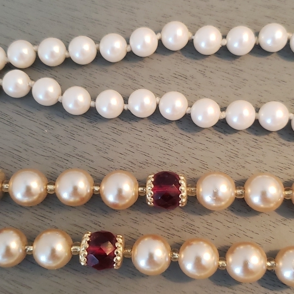 Pearl Set Costume Jewelry - 4 Necklaces & 2 Pins - Picture 8 of 10